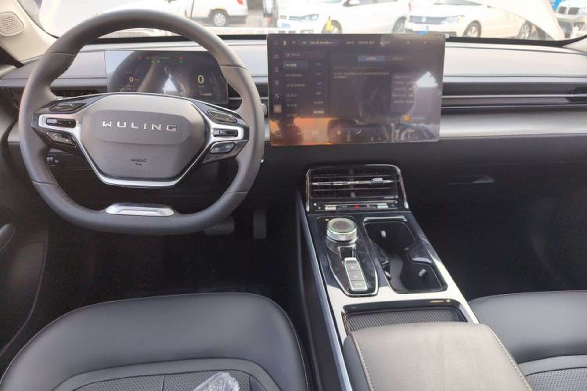 Used Wuling Xingguang 2024 Co-Creation Edition 510 Advanced Model Center Console