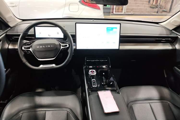 Used Wuling Xingguang 2024 Co-Creation Edition 510 Advanced Model Center Console