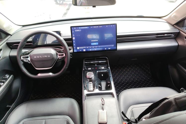 Used Wuling Xingguang 2024 Co-Creation Edition 510 Advanced Model Center Console