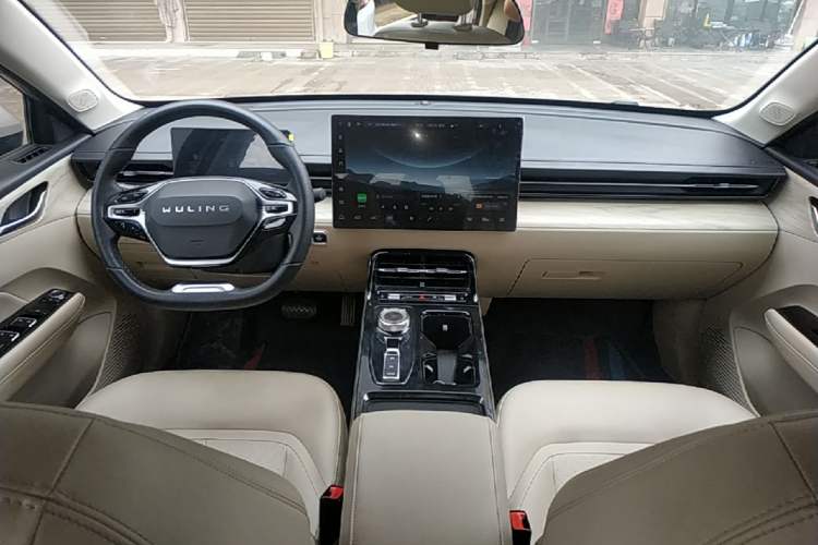 Used Wuling Xingguang 2024 Co-Creation Edition 510 Advanced Model Center Console