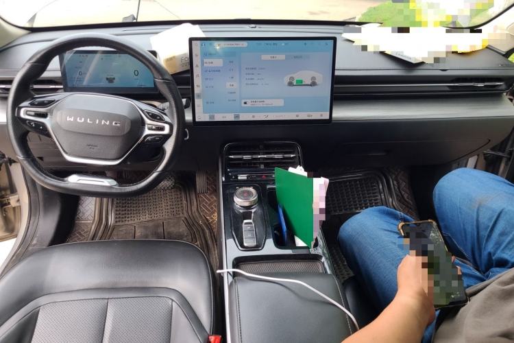 Used Wuling Xingguang 2024 Co-Creation Edition 510 Advanced Model Center Console
