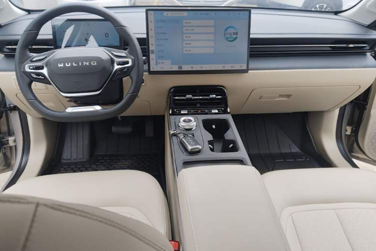 Used Wuling Xingguang 2024 Co-Creation Edition 510 Advanced Model Center Console