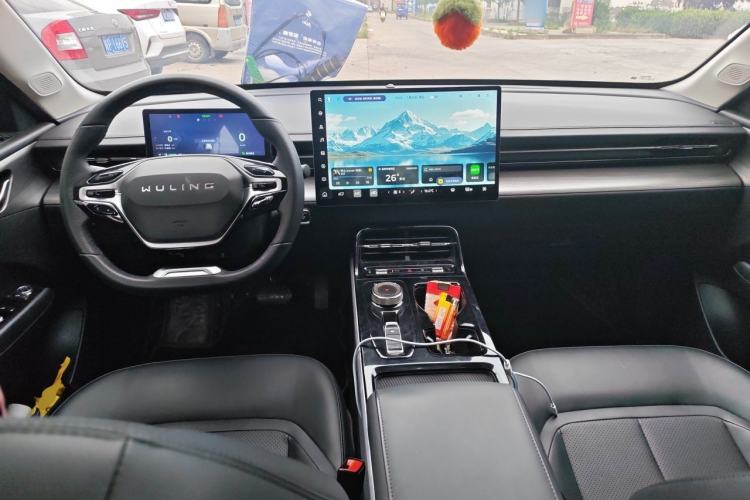 Used Wuling Xingguang 2024 Co-Creation Edition 510 Advanced Model Center Console