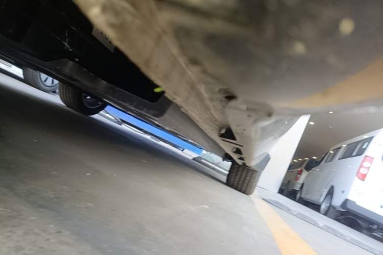 Used Wuling Xingguang 2024 Co-Creation Edition 510 Advanced Model Chassis Front Left