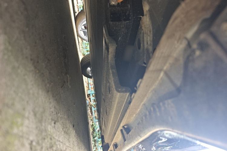 Used Wuling Xingguang 2024 Co-Creation Edition 510 Advanced Model Chassis Front Left