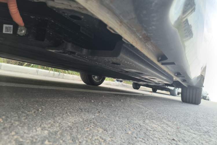 Used Wuling Xingguang 2024 Co-Creation Edition 510 Advanced Model Chassis Front Left