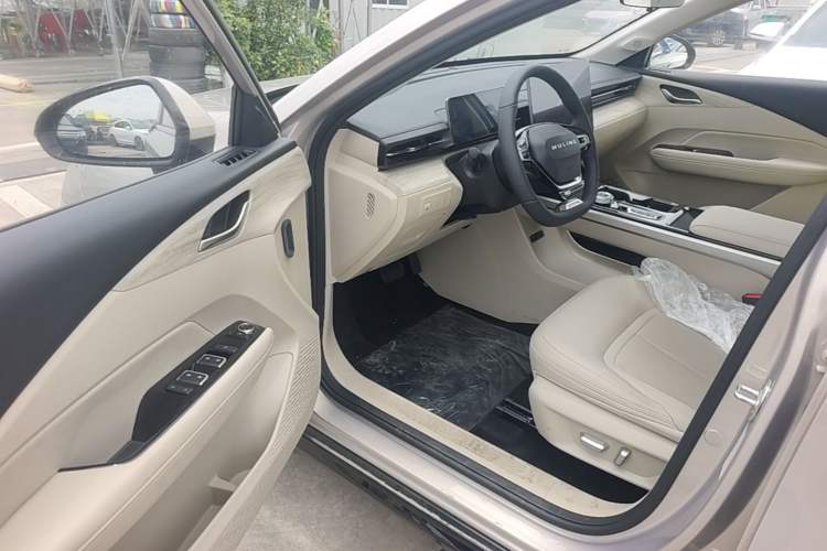 Used Wuling Xingguang 2024 Co-Creation Edition 510 Advanced Model Driver Seat