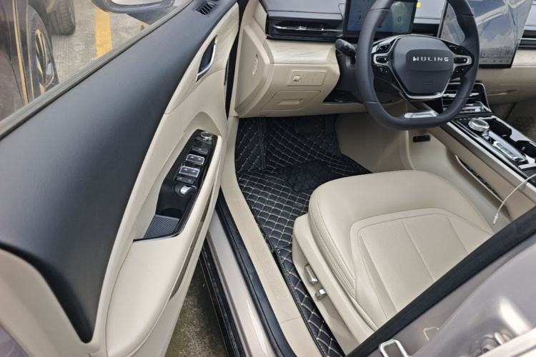 Used Wuling Xingguang 2024 Co-Creation Edition 510 Advanced Model Driver Seat