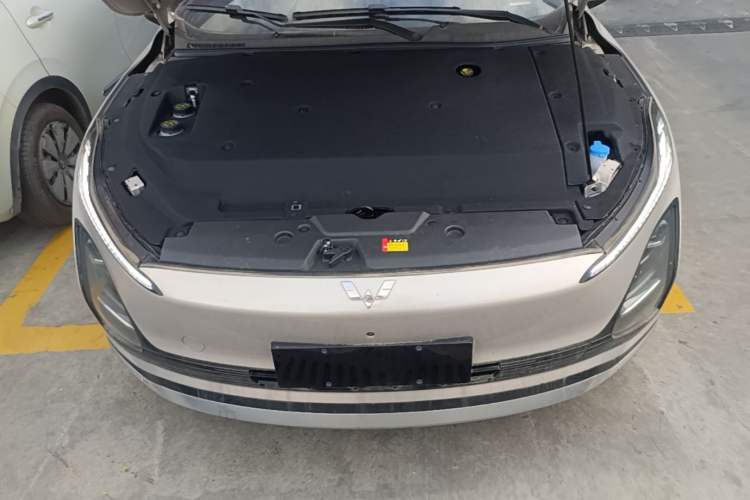 Used Wuling Xingguang 2024 Co-Creation Edition 510 Advanced Model Engine Bay