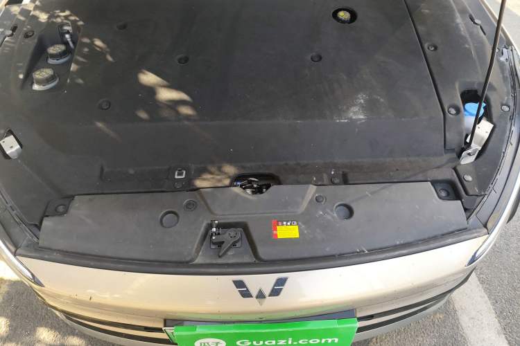 Used Wuling Xingguang 2024 Co-Creation Edition 510 Advanced Model Engine Bay