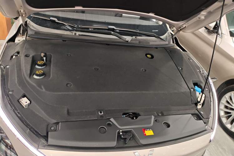 Used Wuling Xingguang 2024 Co-Creation Edition 510 Advanced Model Engine Bay