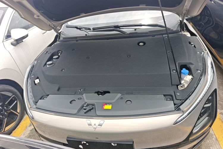 Used Wuling Xingguang 2024 Co-Creation Edition 510 Advanced Model Engine Bay
