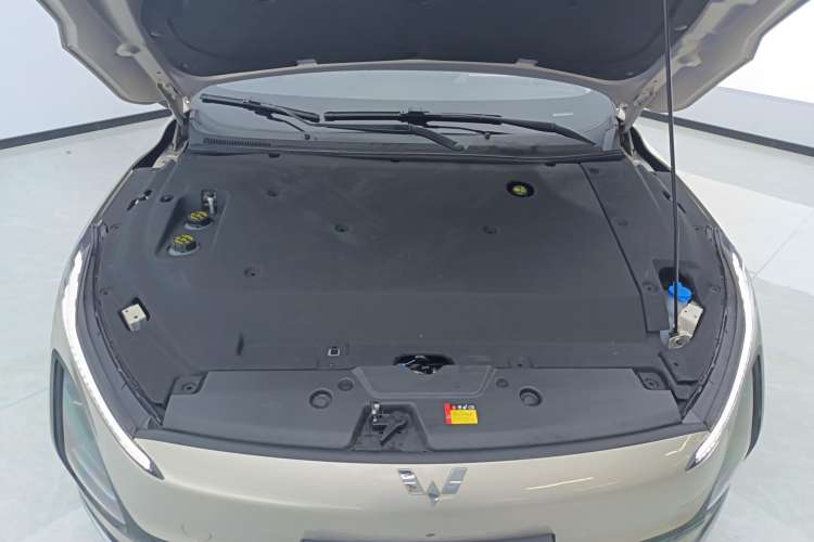 Used Wuling Xingguang 2024 Co-Creation Edition 510 Advanced Model Engine Bay