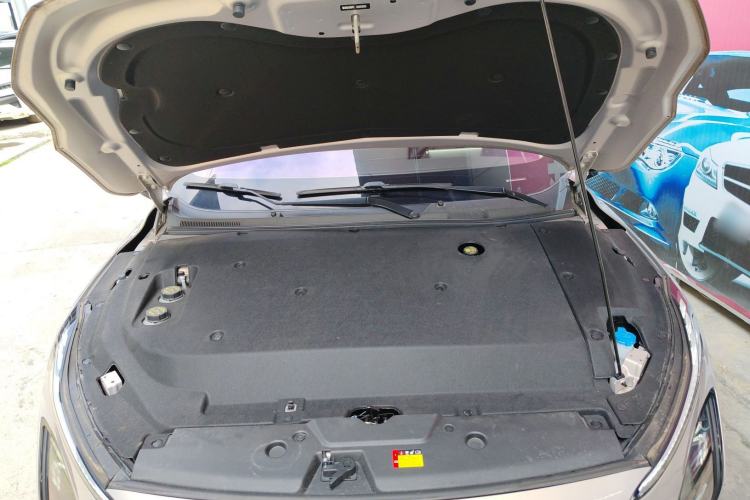 Used Wuling Xingguang 2024 Co-Creation Edition 510 Advanced Model Engine Bay