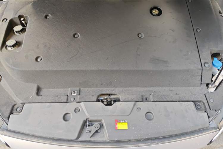 Used Wuling Xingguang 2024 Co-Creation Edition 510 Advanced Model Engine Bay