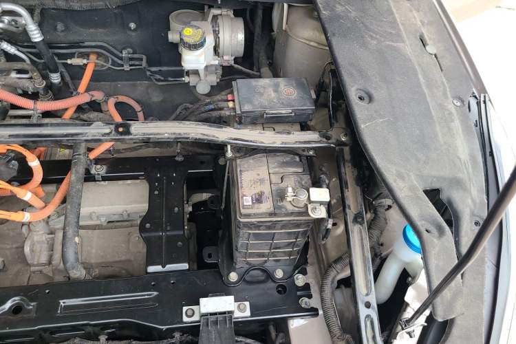Used Wuling Xingguang 2024 Co-Creation Edition 510 Advanced Model Engine Bay Left