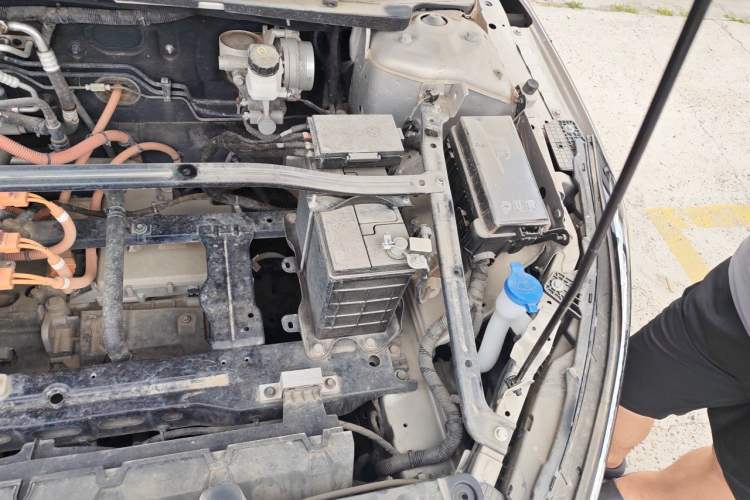 Used Wuling Xingguang 2024 Co-Creation Edition 510 Advanced Model Engine Bay Left