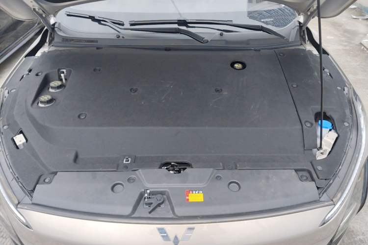 Used Wuling Xingguang 2024 Co-Creation Edition 510 Advanced Model Engine Bay
