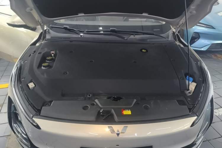 Used Wuling Xingguang 2024 Co-Creation Edition 510 Advanced Model Engine Bay
