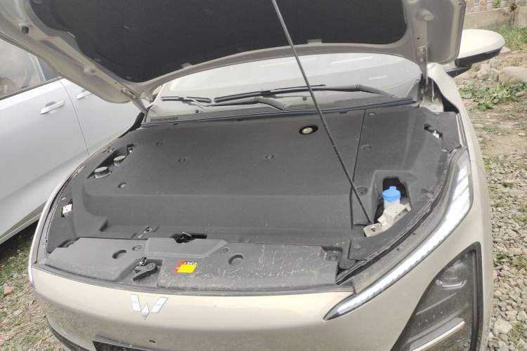 Used Wuling Xingguang 2024 Co-Creation Edition 510 Advanced Model Engine Bay