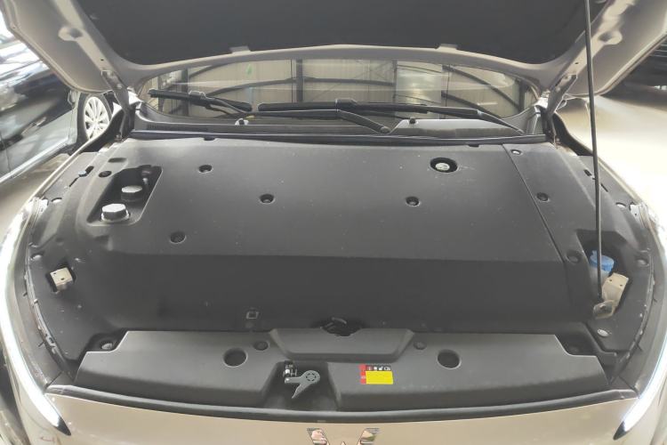 Used Wuling Xingguang 2024 Co-Creation Edition 510 Advanced Model Engine Bay
