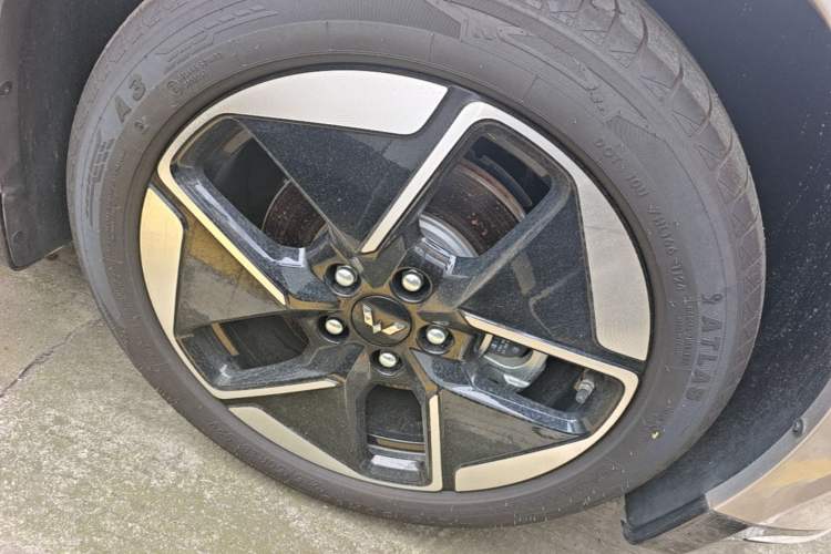 Used Wuling Xingguang 2024 Co-Creation Edition 510 Advanced Model Exterior 4