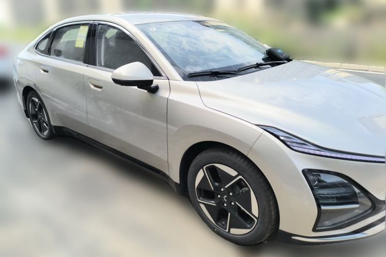 Used Wuling Xingguang 2024 Co-Creation Edition 510 Advanced Model Front Right 45 Deg