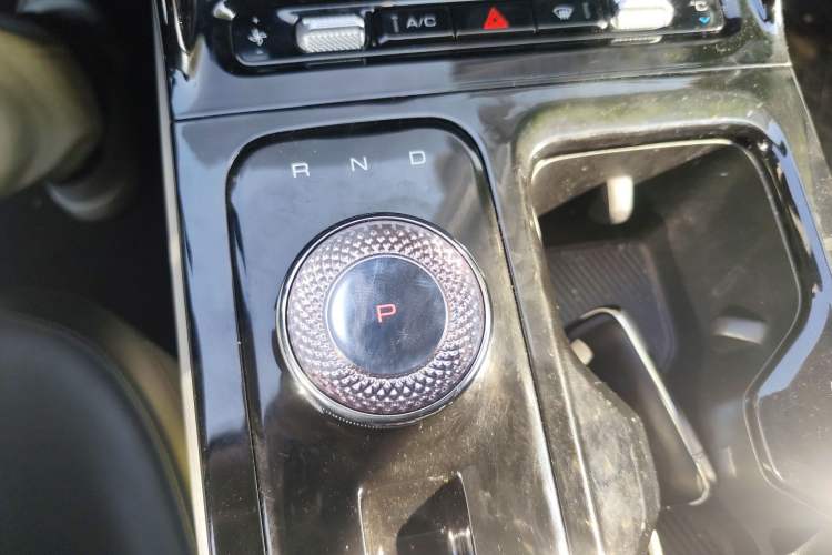 Used Wuling Xingguang 2024 Co-Creation Edition 510 Advanced Model Gear Lever