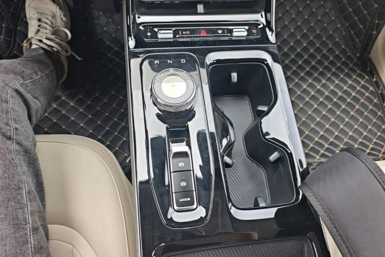 Used Wuling Xingguang 2024 Co-Creation Edition 510 Advanced Model Gear Lever