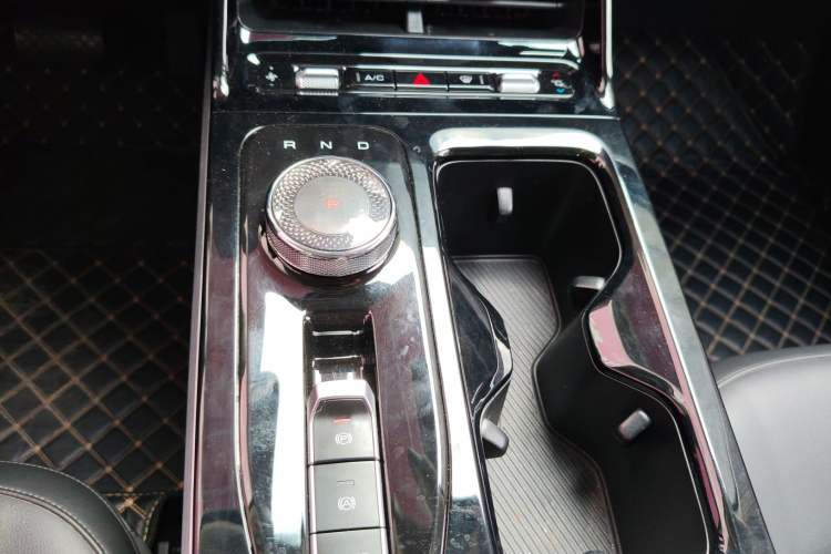 Used Wuling Xingguang 2024 Co-Creation Edition 510 Advanced Model Gear Lever