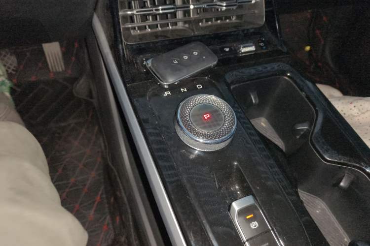Used Wuling Xingguang 2024 Co-Creation Edition 510 Advanced Model Gear Lever