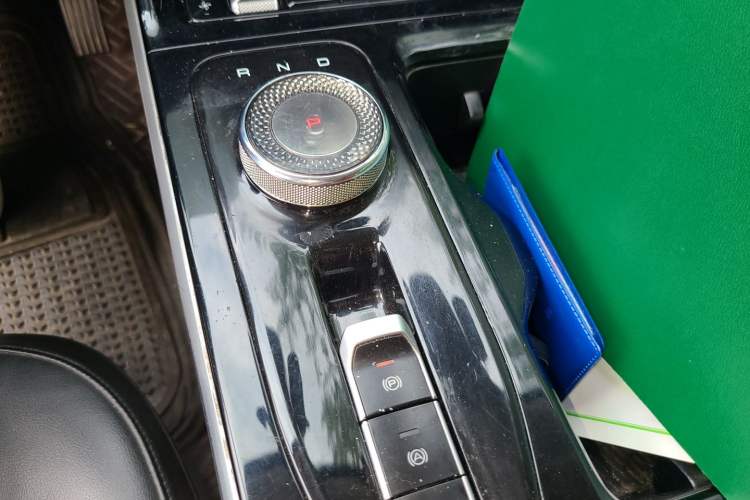 Used Wuling Xingguang 2024 Co-Creation Edition 510 Advanced Model Gear Lever
