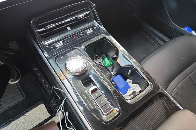 Used Wuling Xingguang 2024 Co-Creation Edition 510 Advanced Model Gear Lever