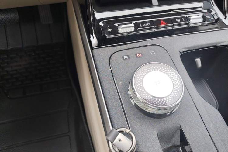 Used Wuling Xingguang 2024 Co-Creation Edition 510 Advanced Model Gear Lever
