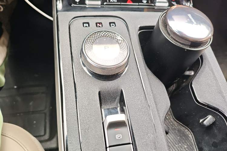Used Wuling Xingguang 2024 Co-Creation Edition 510 Advanced Model Gear Lever