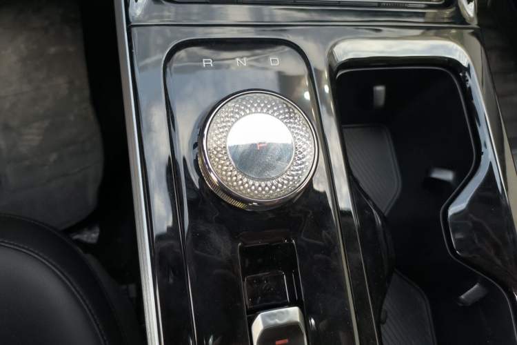 Used Wuling Xingguang 2024 Co-Creation Edition 510 Advanced Model Gear Lever