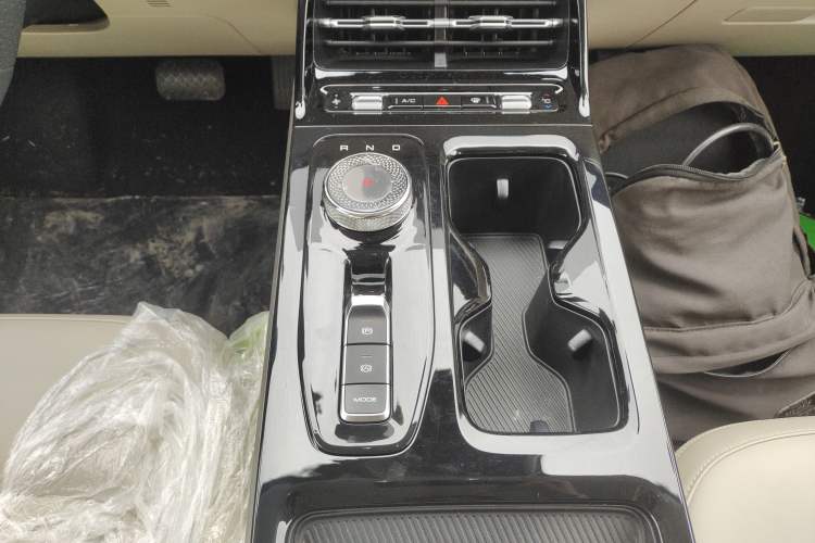 Used Wuling Xingguang 2024 Co-Creation Edition 510 Advanced Model Gear Lever