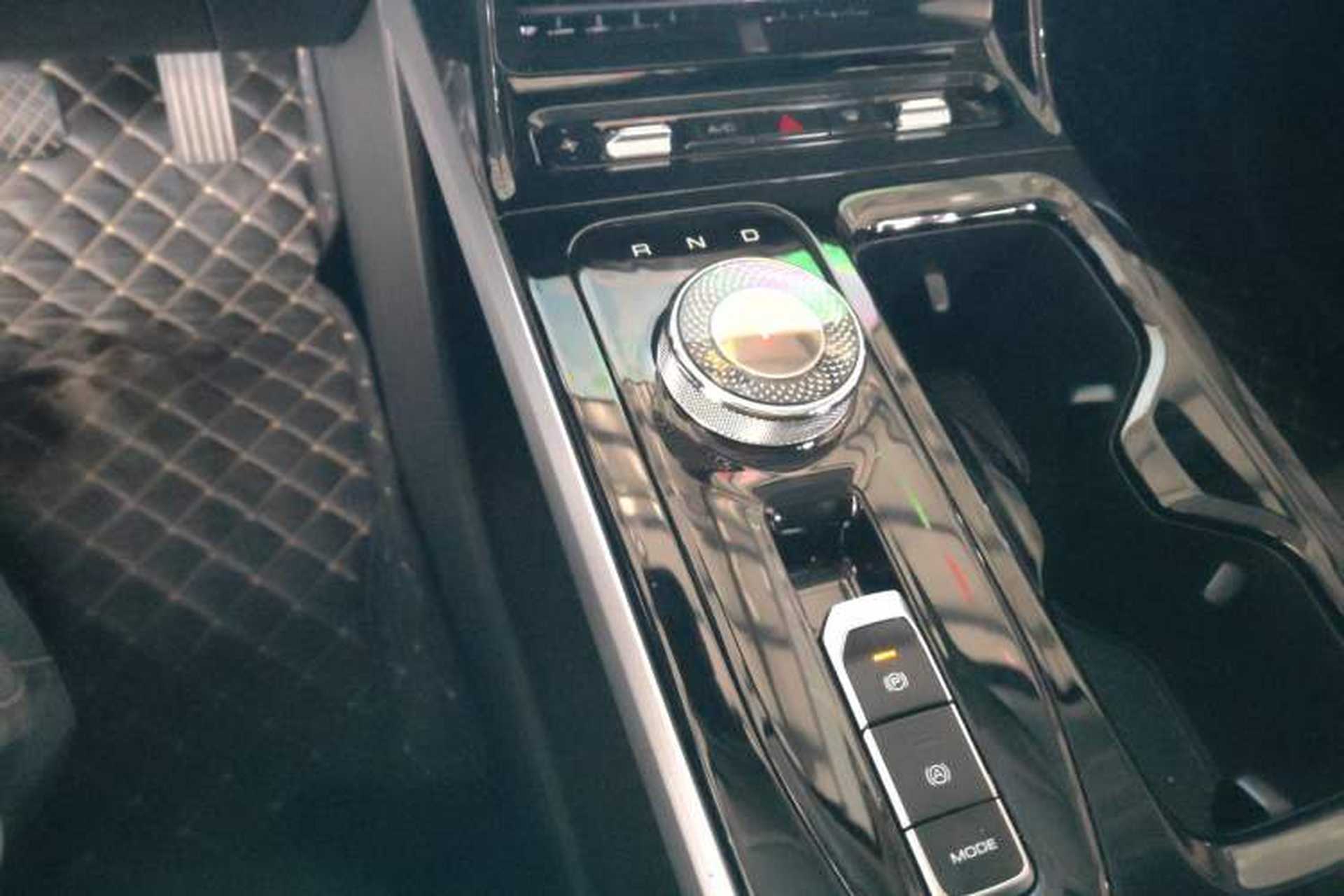 Used Wuling Xingguang 2024 Co-Creation Edition 510 Advanced Model Gear Lever