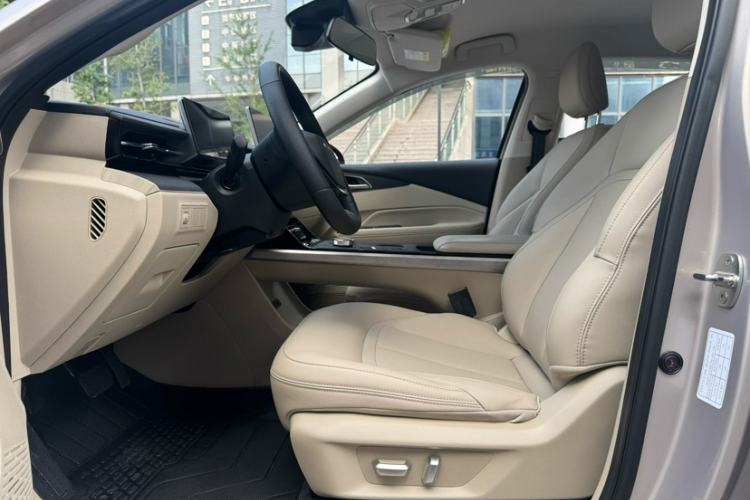 Used Wuling Xingguang 2024 Co-Creation Edition 510 Advanced Model Interior 2