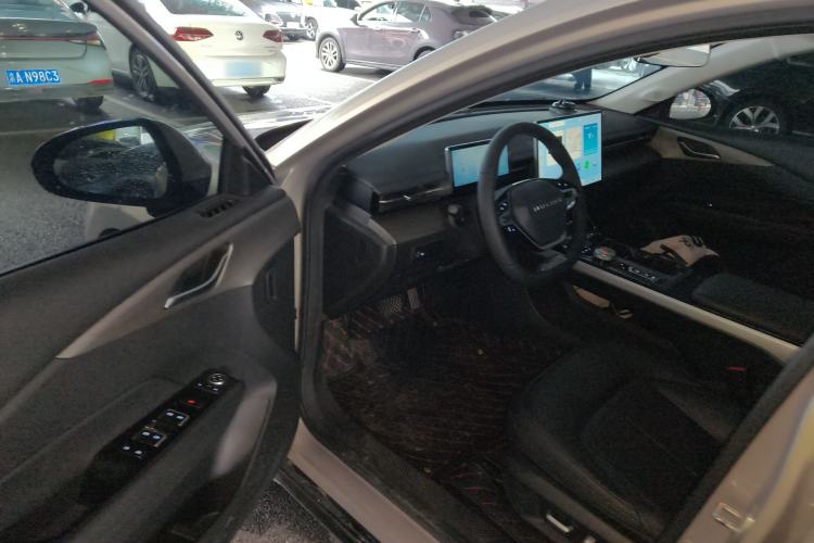 Used Wuling Xingguang 2024 Co-Creation Edition 510 Advanced Model Interior 3