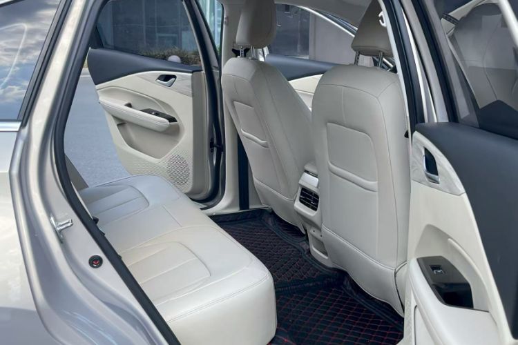 Used Wuling Xingguang 2024 Co-Creation Edition 510 Advanced Model Interior 6