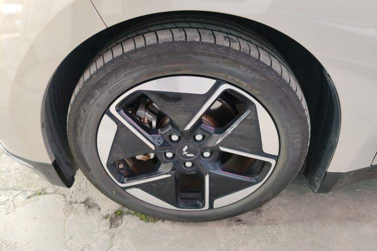 Used Wuling Xingguang 2024 Co-Creation Edition 510 Advanced Model Left Front Wheel Hub