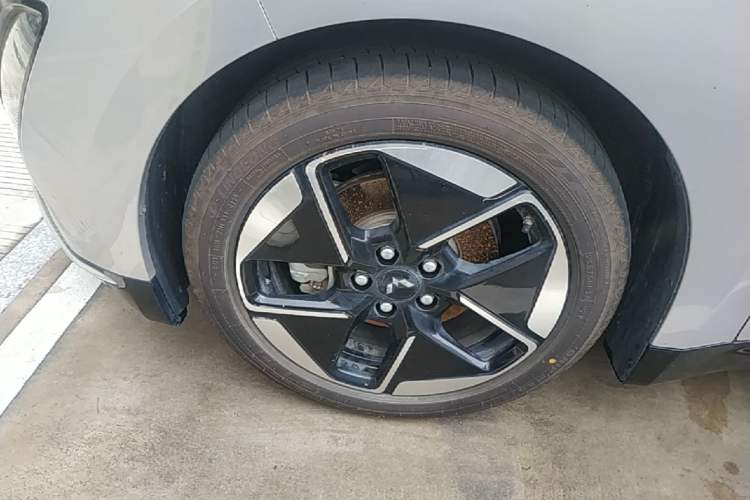 Used Wuling Xingguang 2024 Co-Creation Edition 510 Advanced Model Left Front Wheel Hub
