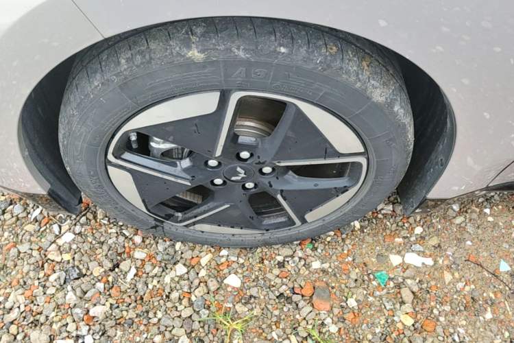 Used Wuling Xingguang 2024 Co-Creation Edition 510 Advanced Model Left Front Wheel Hub