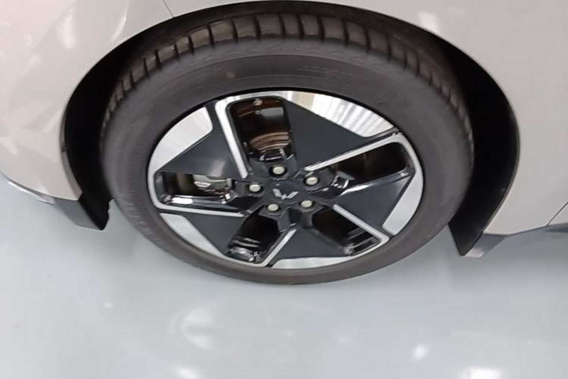 Used Wuling Xingguang 2024 Co-Creation Edition 510 Advanced Model Left Front Wheel Hub