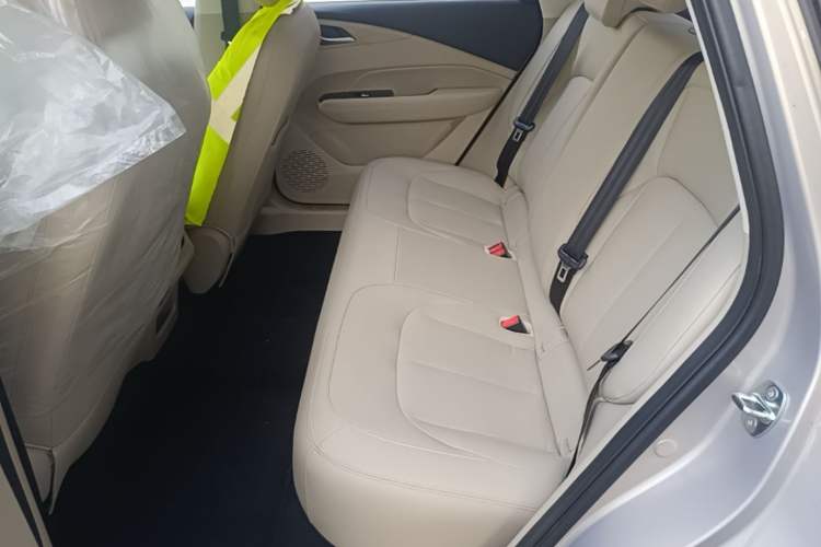 Used Wuling Xingguang 2024 Co-Creation Edition 510 Advanced Model Left Rear Seat