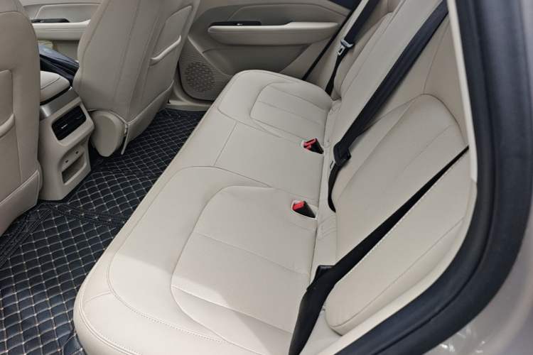 Used Wuling Xingguang 2024 Co-Creation Edition 510 Advanced Model Left Rear Seat