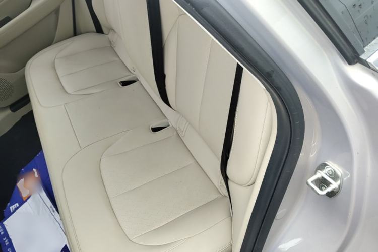 Used Wuling Xingguang 2024 Co-Creation Edition 510 Advanced Model Left Rear Seat