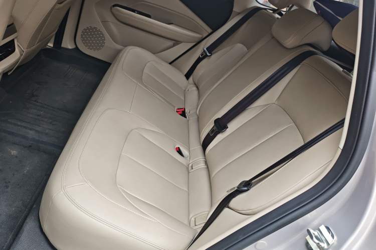 Used Wuling Xingguang 2024 Co-Creation Edition 510 Advanced Model Left Rear Seat