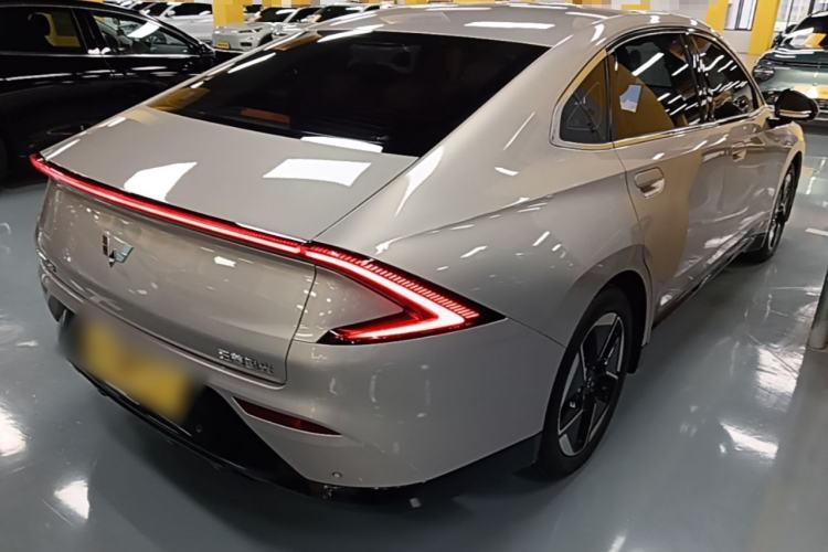 Used Wuling Xingguang 2024 Co-Creation Edition 510 Advanced Model Rear Right 45 Deg